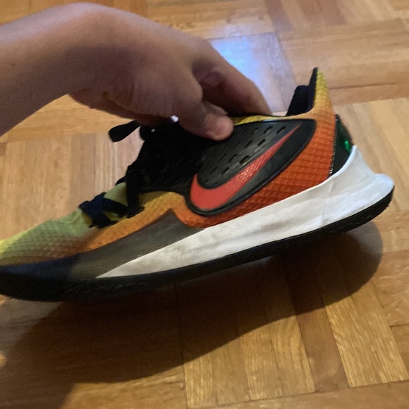 Shoes KYRIES Basket Low - Picture 4 of 4